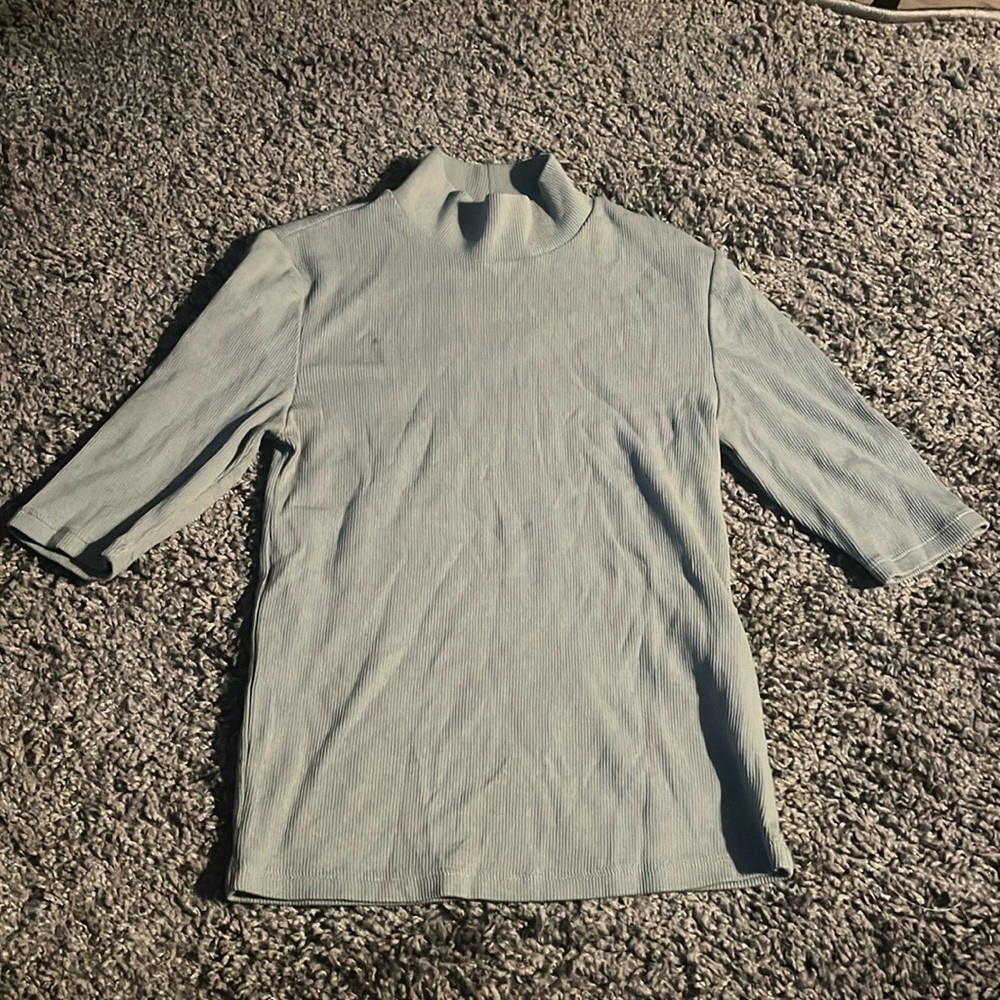 Zara quarter sleeve mint turtleneck lightly rinbed. Comfy & barely worn staple